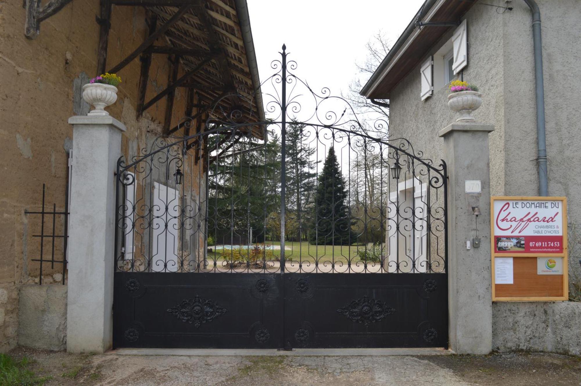 Le Domaine Du Chaffard Panzió Les Avenières Kültér fotó